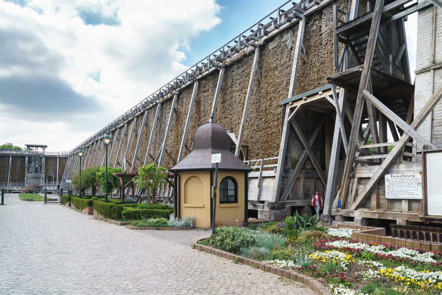 2560px-Bad_Duerrenberg_Gradierwerk-01