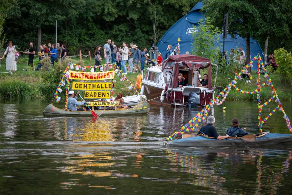 Laternenfest Halle (Saale) 2023 – Bootskorso auf der Saale