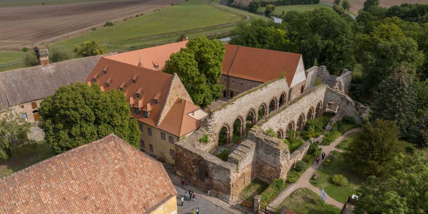 Relikt aus der Zeit der ottonischen Herrscher: Kloster und Kaiserpfalz Memleben