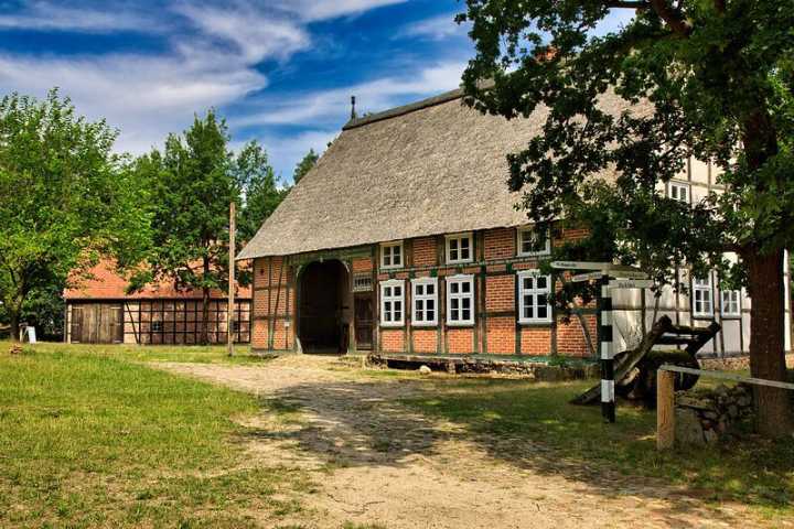 Historisches Fachwerkhaus im Freilichtmuseum Diesdorf in der Altmark