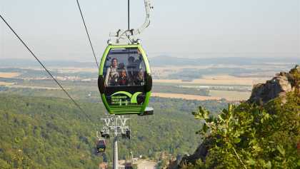 Seilbahnen Thale Erlebniswelt - Blick auf eine Gondel mit Harzblick