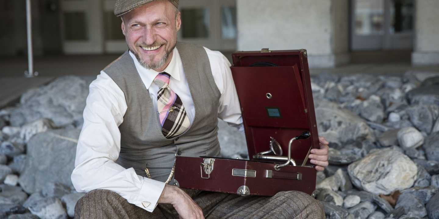 DJ Stephan Wuthe am Grammophon