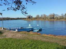 Blick auf die Elbe am Kornhaus Dessau