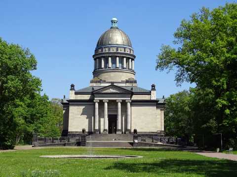 Mausoleum1